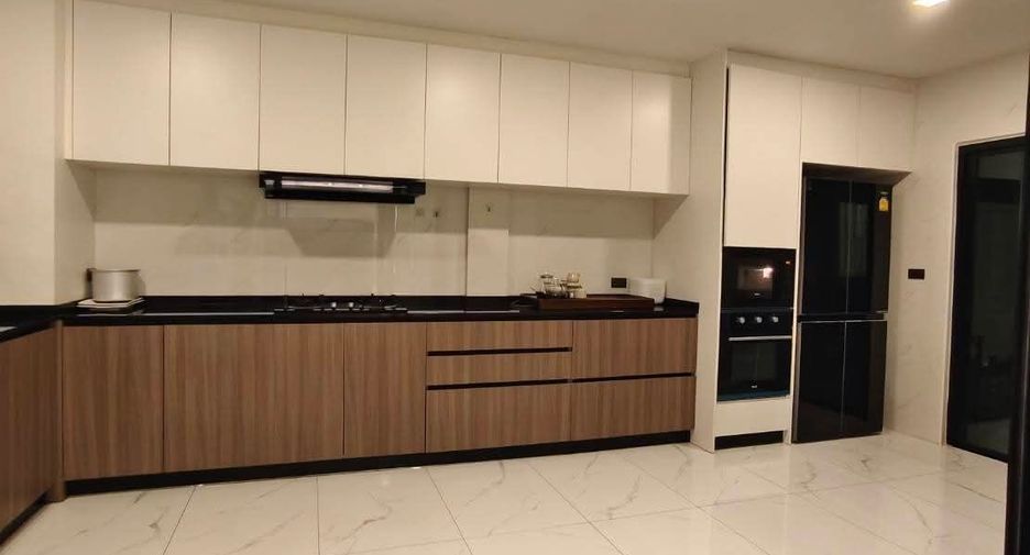 Casa en alquiler de 5 habitaciones en Bang Lamung, Chonburi