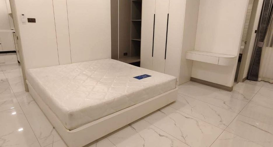 Casa en alquiler de 5 habitaciones en Bang Lamung, Chonburi