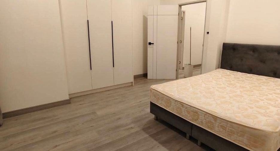 Casa en alquiler de 5 habitaciones en Bang Lamung, Chonburi