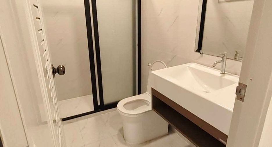 Casa en alquiler de 5 habitaciones en Bang Lamung, Chonburi