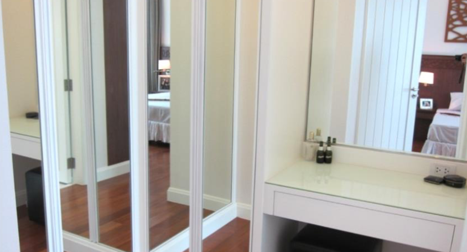 For rent 2 bedrooms condo in Pathum Wan, Bangkok