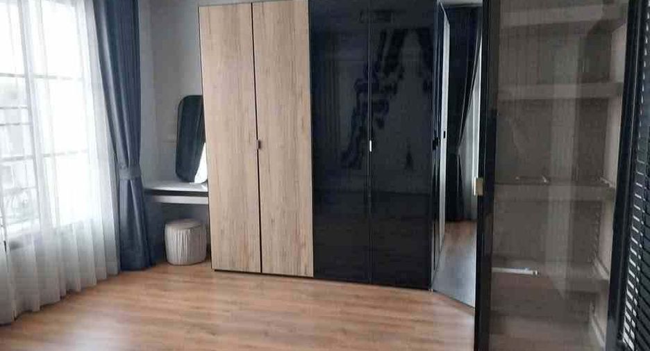For rent 3 bedrooms townhouse in Lat Phrao, Bangkok