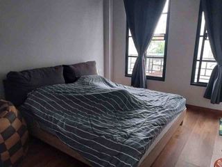 Casa adosada en alquiler de 3 habitaciones en Lat Phrao, Bangkok