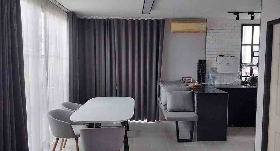 For rent 3 bedrooms townhouse in Lat Phrao, Bangkok