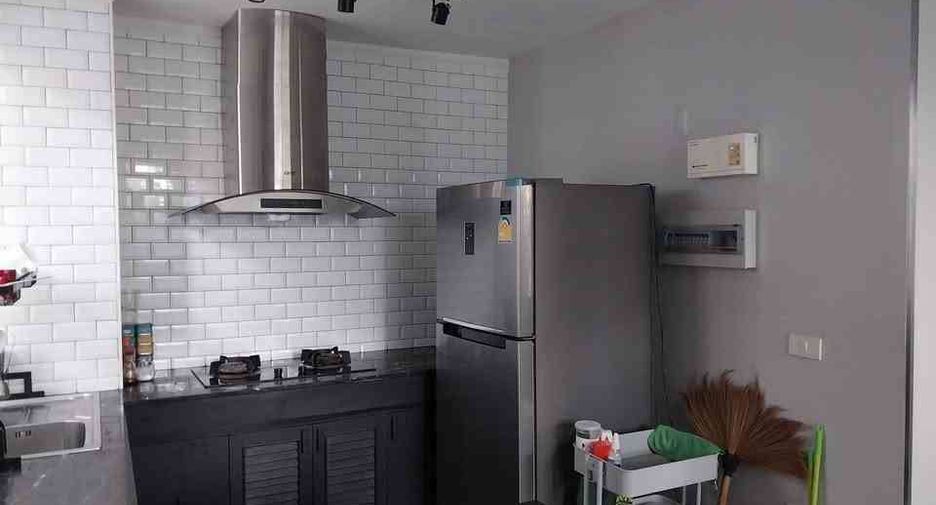 For rent 3 bedrooms townhouse in Lat Phrao, Bangkok