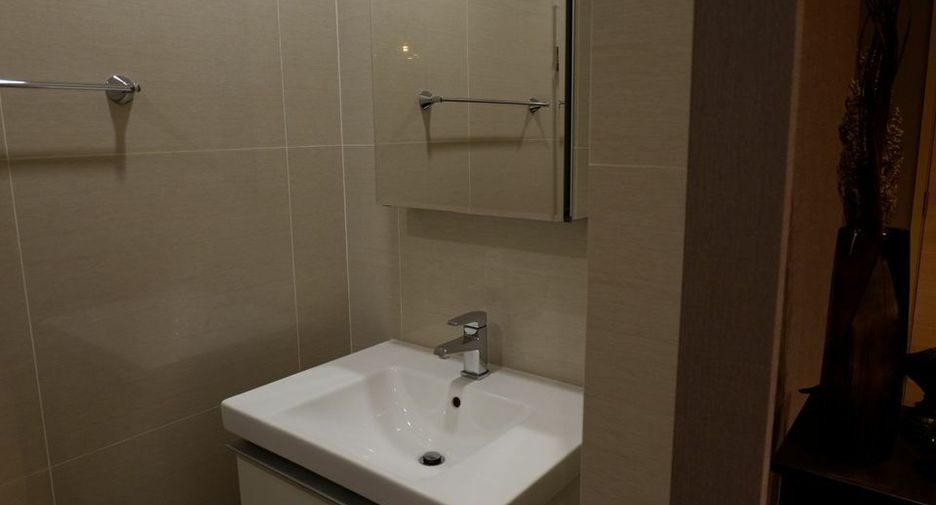 For rent studio condo in Khlong Toei, Bangkok