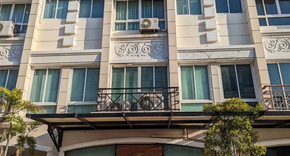 For sale 3 bedrooms townhouse in Prawet, Bangkok