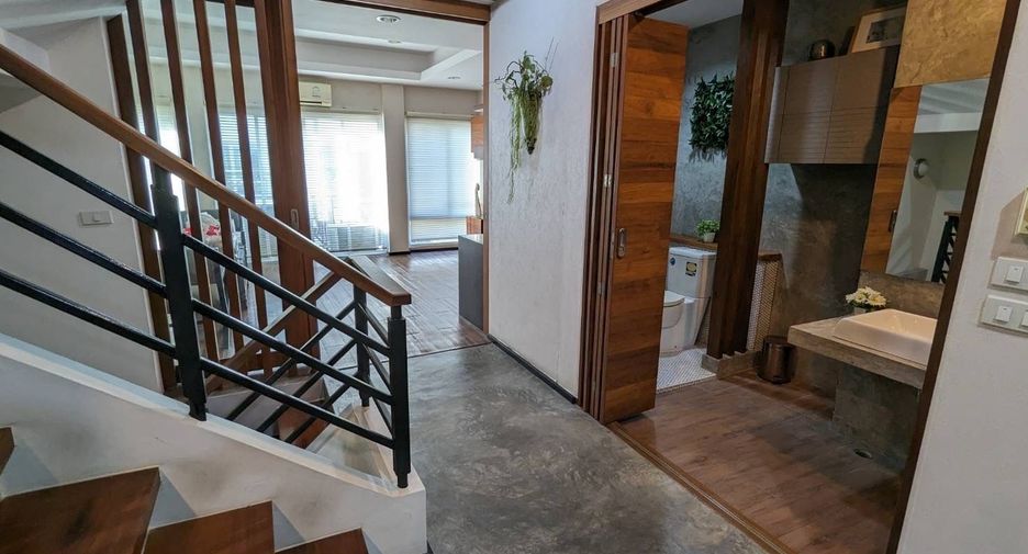 For sale 3 bedrooms townhouse in Prawet, Bangkok
