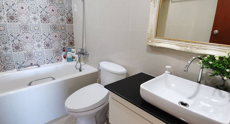 For sale and for rent 3 bedrooms condo in Si Racha, Chonburi