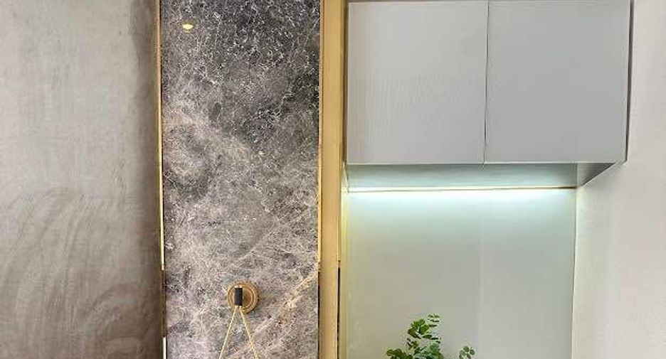 For sale 3 bedrooms condo in Khlong Toei, Bangkok