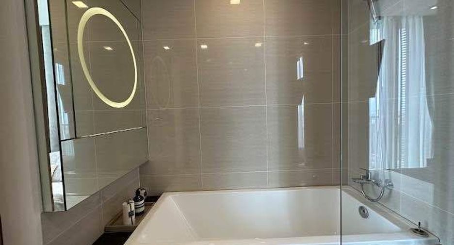 For sale 3 bedrooms condo in Khlong Toei, Bangkok