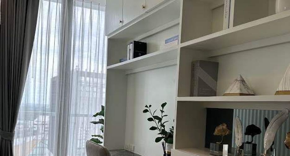 For sale 3 bedrooms condo in Khlong Toei, Bangkok