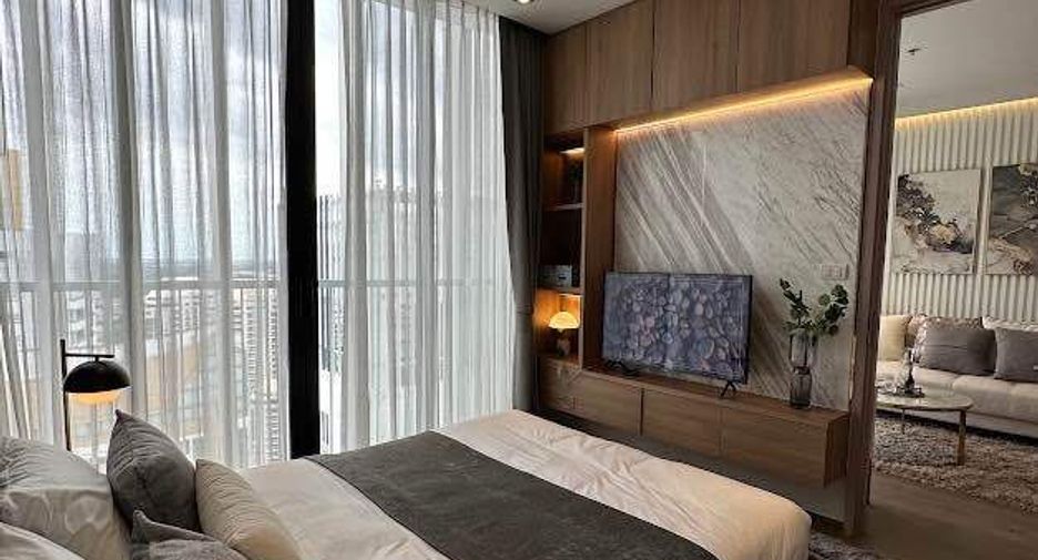 For sale 3 bedrooms condo in Khlong Toei, Bangkok