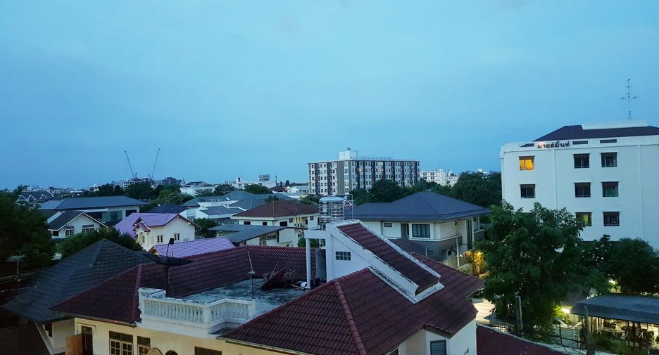 For sale studio condo in Phra Khanong, Bangkok