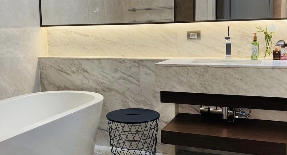 For rent 2 ベッドルーム condo in Pathum Wan, Bangkok