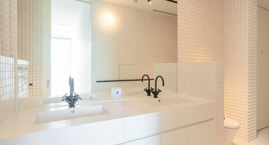 For sale 3 bedrooms condo in Sathon, Bangkok