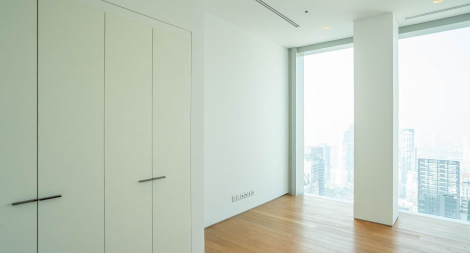 For sale 3 bedrooms condo in Sathon, Bangkok