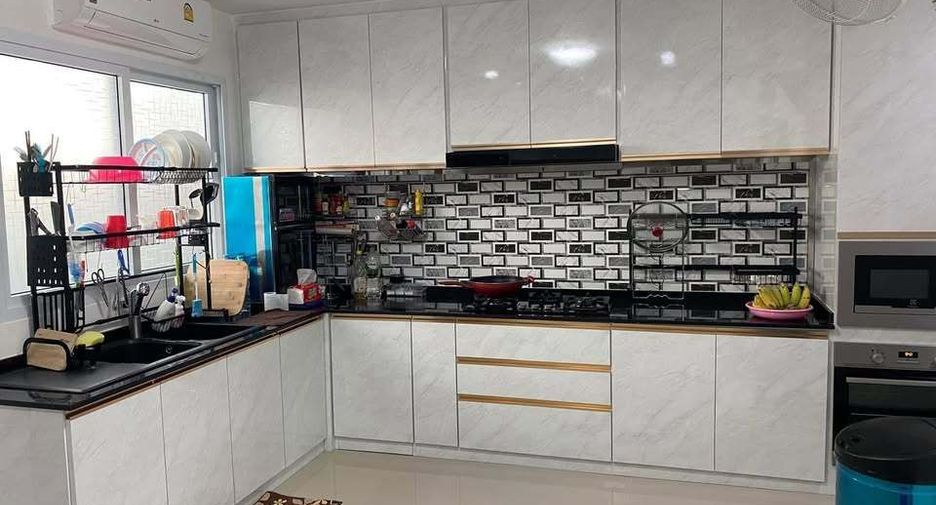 For sale 3 bedrooms house in Si Racha, Chonburi