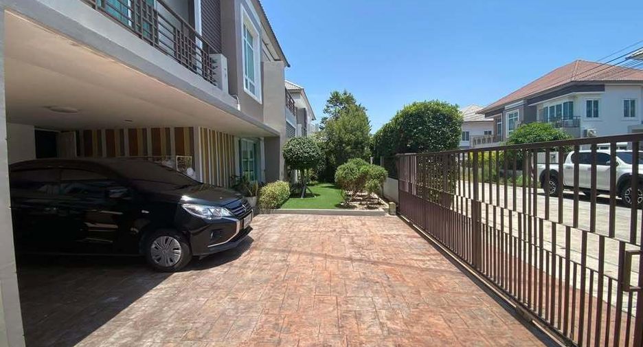 For sale 3 bedrooms house in Si Racha, Chonburi