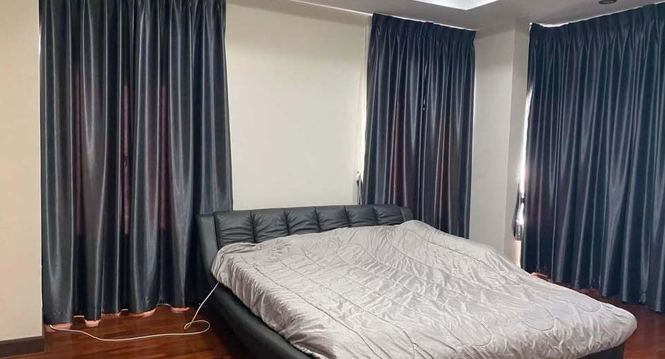 For sale 3 bedrooms house in Si Racha, Chonburi