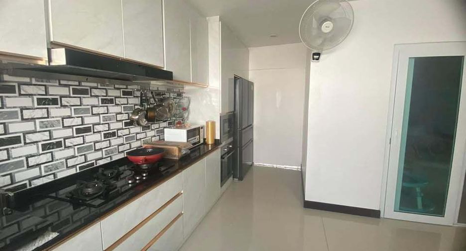 For sale 3 bedrooms house in Si Racha, Chonburi