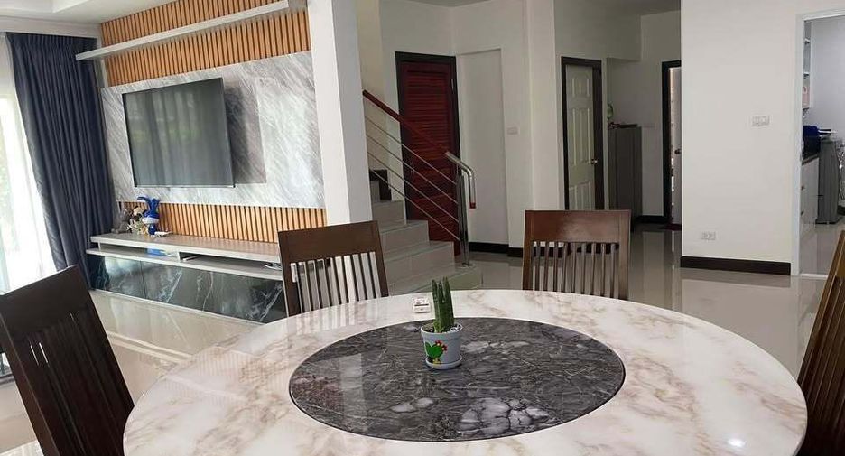 For sale 3 bedrooms house in Si Racha, Chonburi