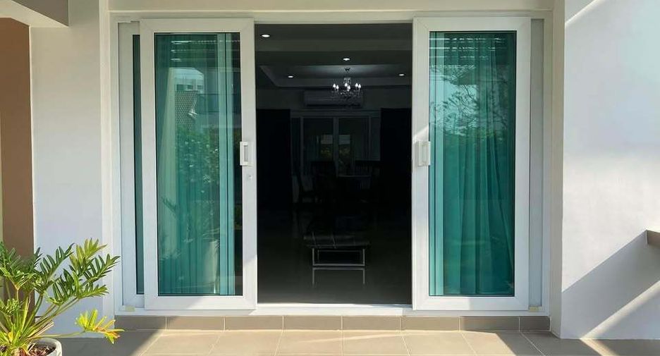 For sale 3 bedrooms house in Si Racha, Chonburi