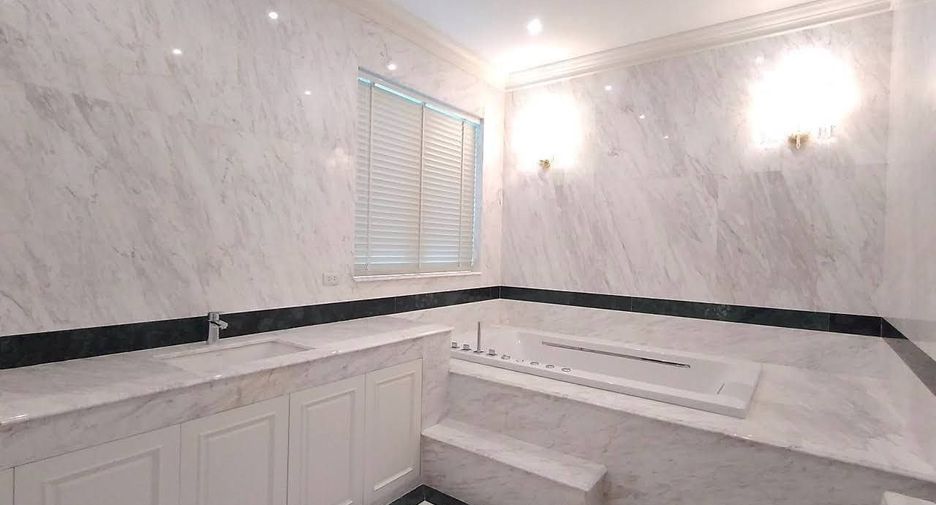 For sale 6 bedrooms house in Suan Luang, Bangkok