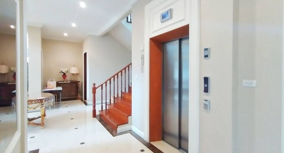 For sale 6 bedrooms house in Suan Luang, Bangkok