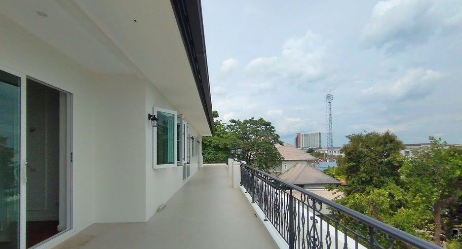 For sale 6 bedrooms house in Suan Luang, Bangkok