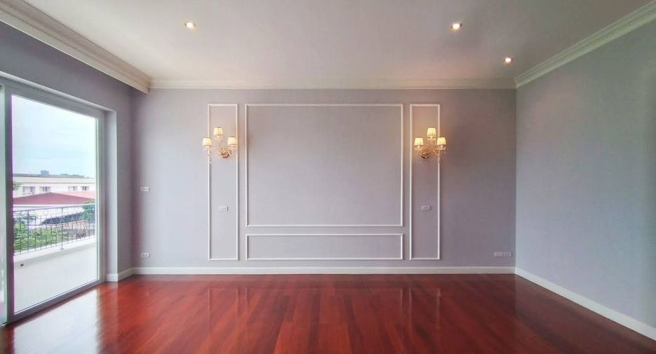 For sale 6 bedrooms house in Suan Luang, Bangkok