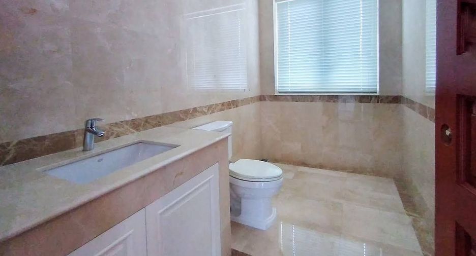 For sale 6 bedrooms house in Suan Luang, Bangkok