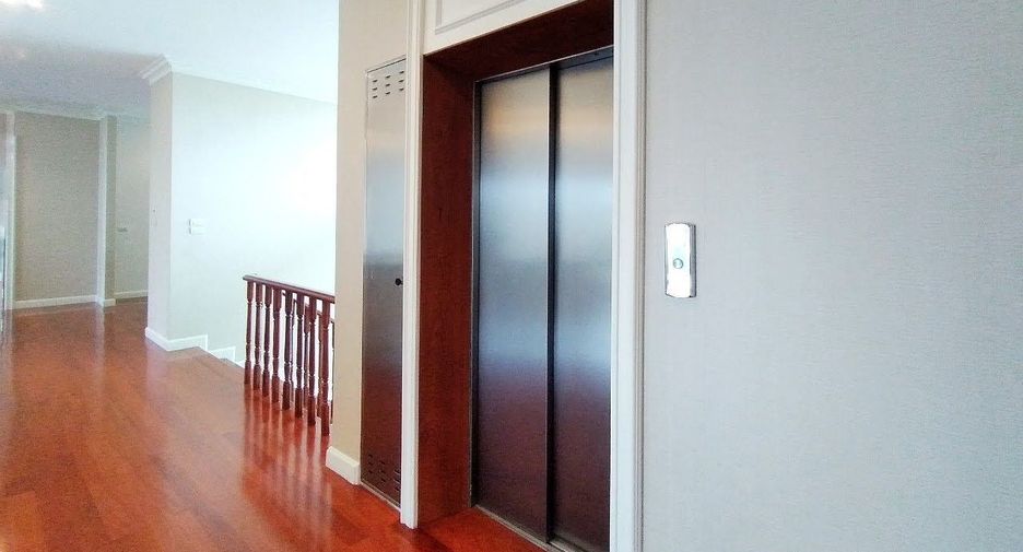 For sale 6 bedrooms house in Suan Luang, Bangkok