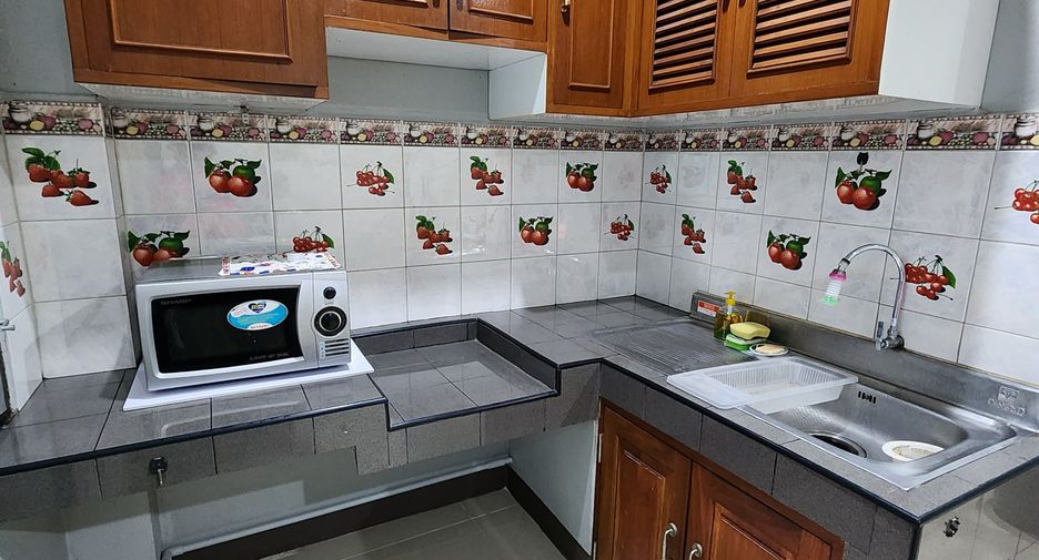 For rent 3 ベッドルーム townhouse in Bueng Kum, Bangkok