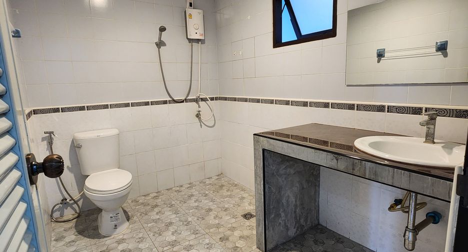 For rent 3 ベッドルーム townhouse in Bueng Kum, Bangkok