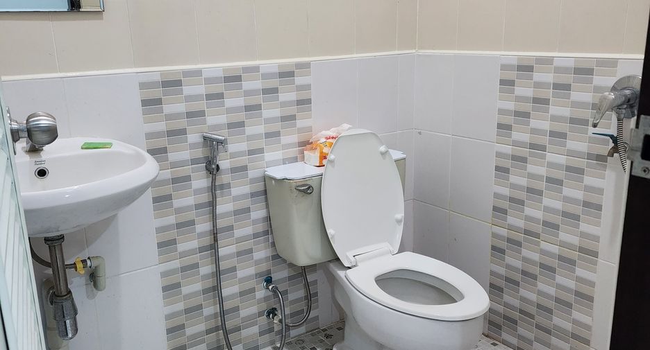 For rent 3 ベッドルーム townhouse in Bueng Kum, Bangkok
