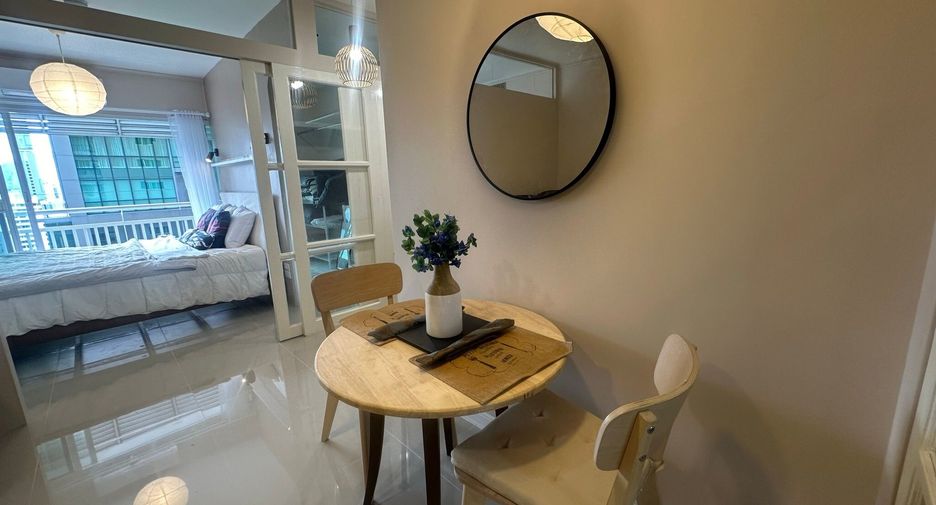 For rent 1 bed condo in Watthana, Bangkok