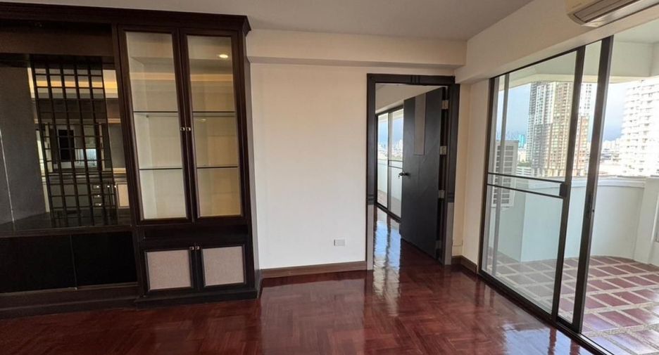 For sale 3 ベッドルーム condo in Rat Burana, Bangkok