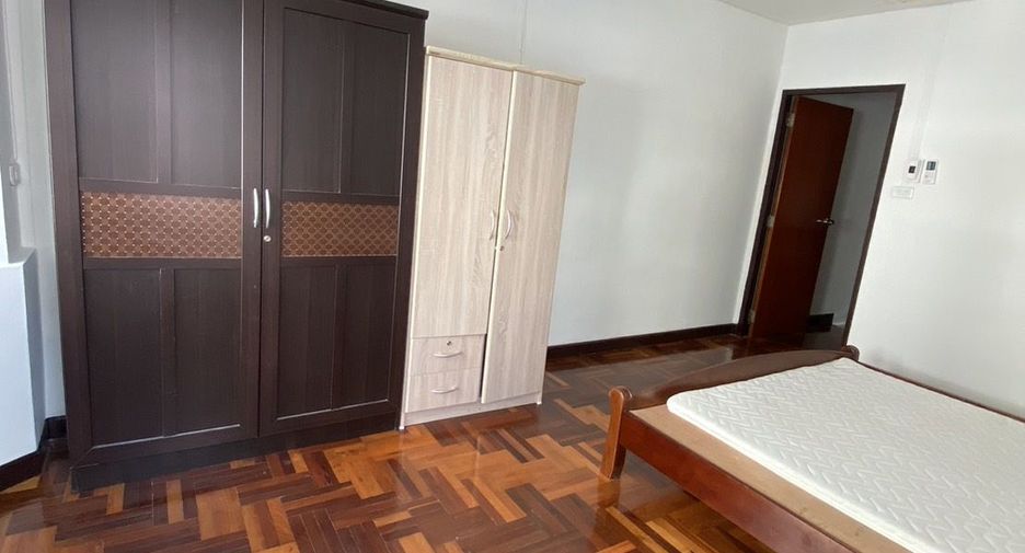 For rent 2 bedrooms townhouse in Lat Phrao, Bangkok