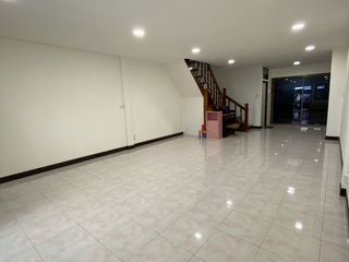 For rent 2 ベッドルーム townhouse in Lat Phrao, Bangkok