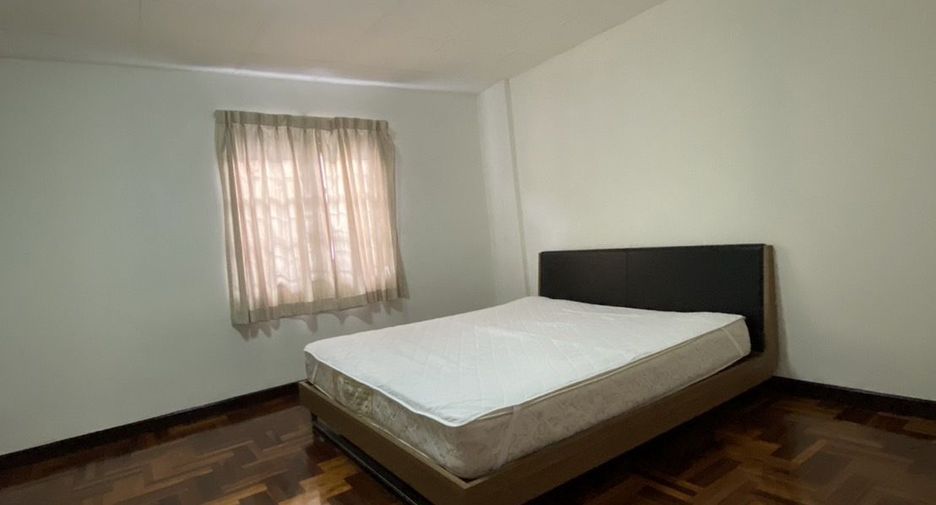 For rent 2 bedrooms townhouse in Lat Phrao, Bangkok