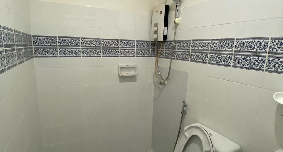 For rent 2 bedrooms townhouse in Lat Phrao, Bangkok