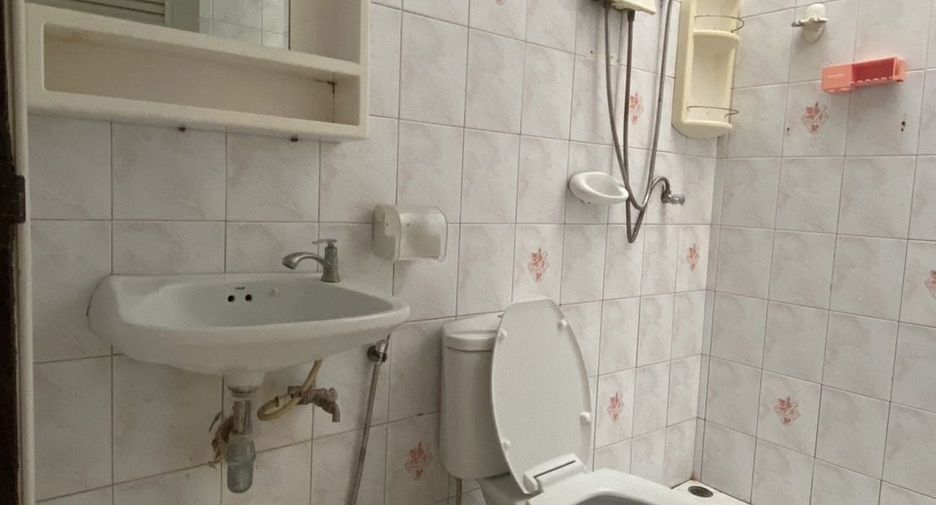 For rent 2 bedrooms townhouse in Lat Phrao, Bangkok