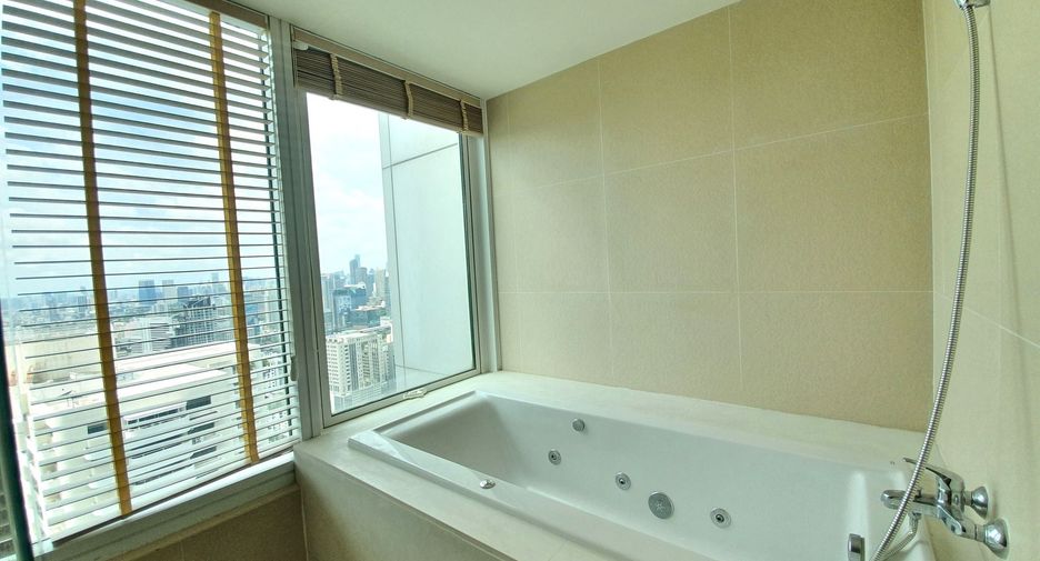 À louer 4 chambres condo à Watthana, Bangkok