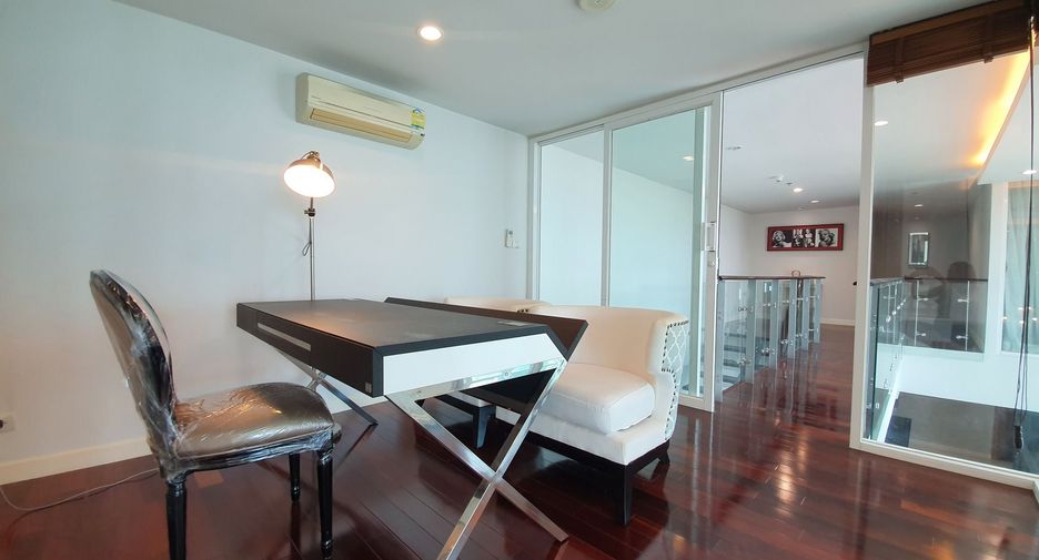 À louer 4 chambres condo à Watthana, Bangkok