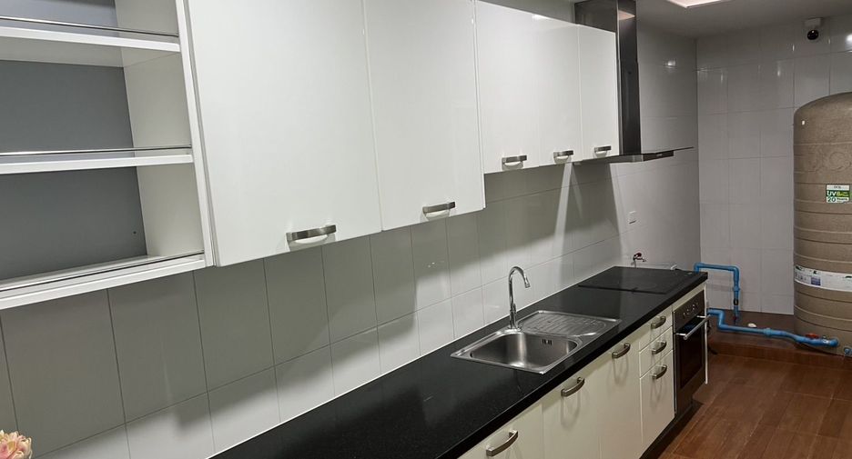 For sale 4 bedrooms house in Thalang, Phuket