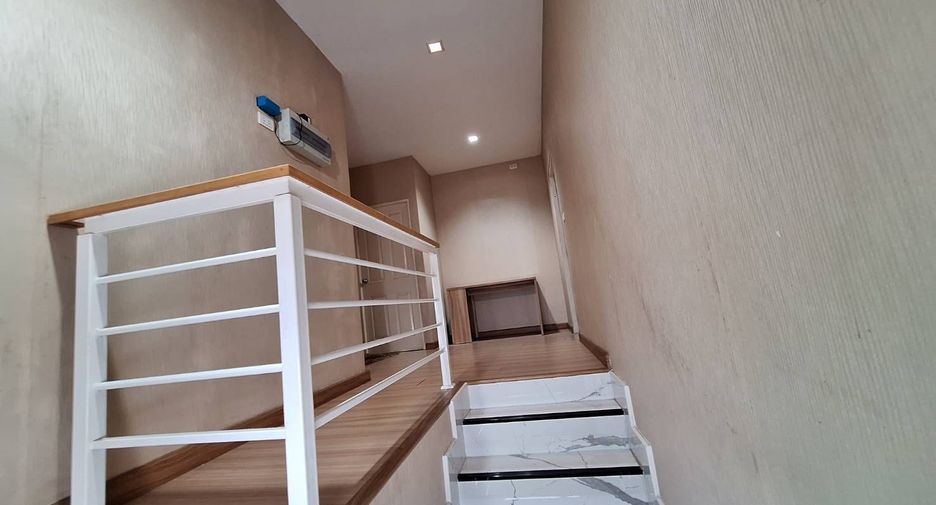 Reihenhaus zum Kauf und zur Miete mit 3 Zimmer in Min Buri, Bangkok