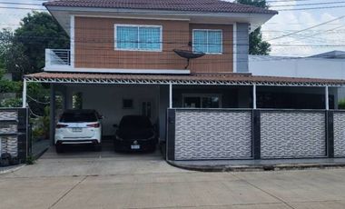 À vendre et à louer 3 chambres maison de ville à Min Buri, Bangkok