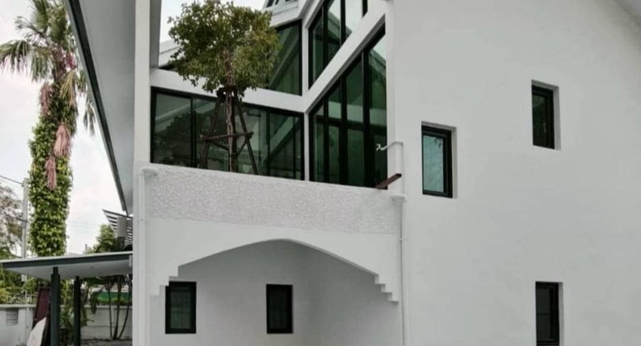 For rent 3 bedrooms house in Lat Phrao, Bangkok