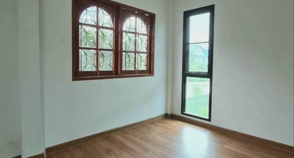 For rent 3 bedrooms house in Lat Phrao, Bangkok